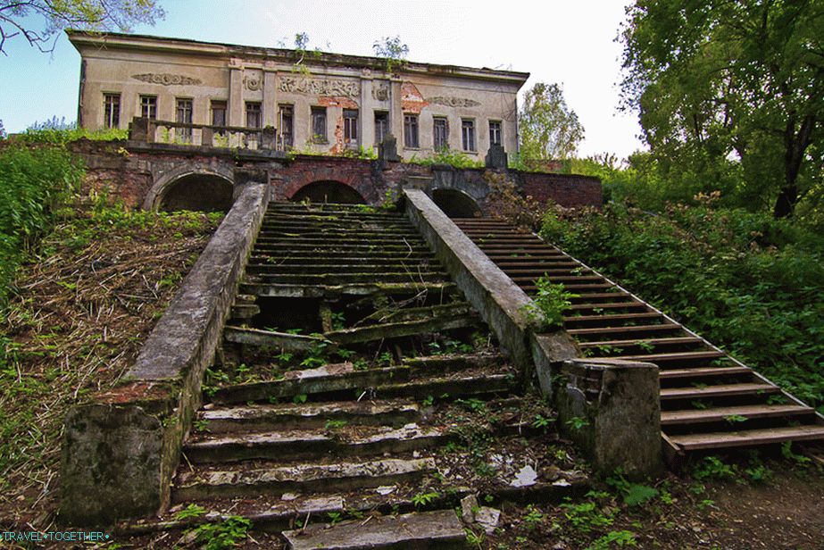 Pushchino Manor z druhej strany