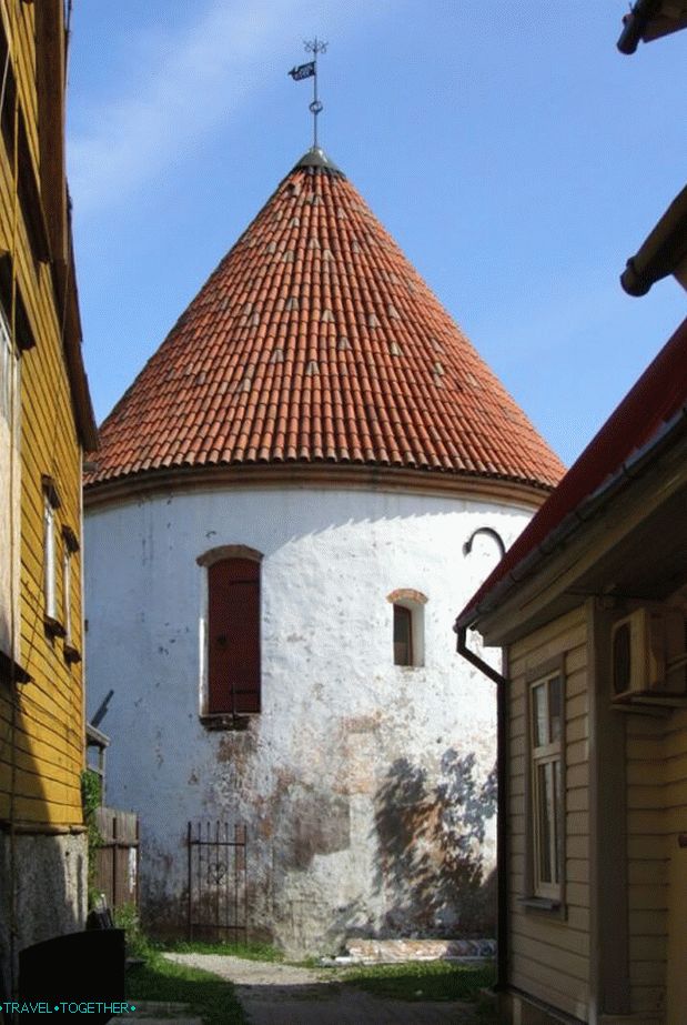 Červená veža v Pärnu