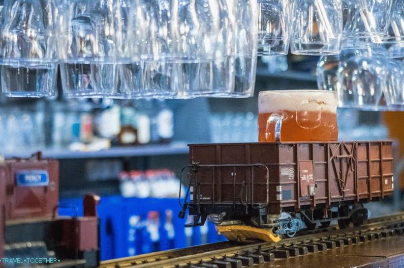 Reštaurácia s vlakmi v Prahe - pivo a atrakcie