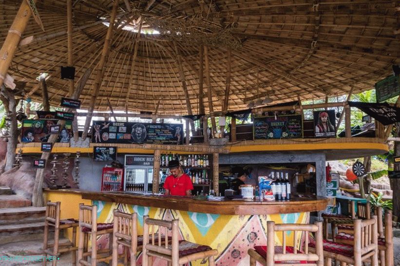 Rock Beach on Koh Lanta - bar pri bazéne