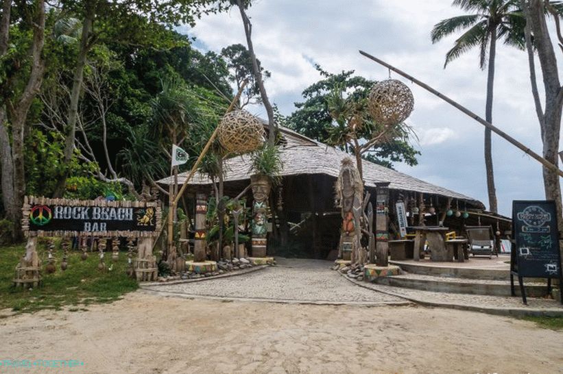 Rock Beach on Koh Lanta - bar pri bazéne