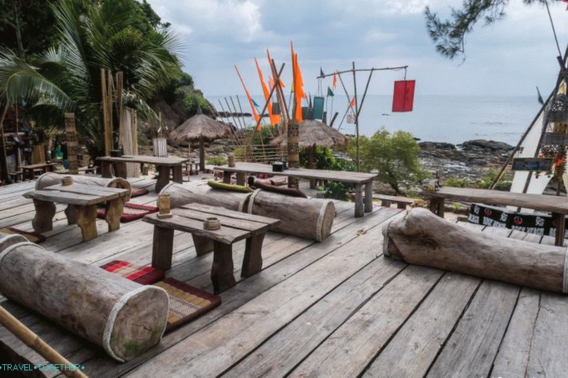 Rock Beach on Koh Lanta - bar pri bazéne