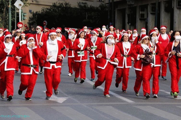 Vianočný beh Santa Clausa v Aténach (foto)