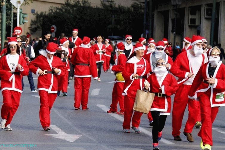 Vianočný beh Santa Clausa v Aténach (foto)