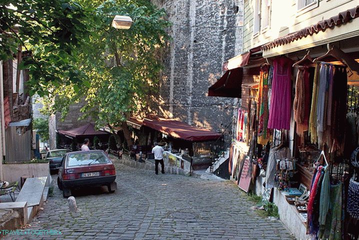 Centrum Istanbulu. Vedľa katedrály v Sofii.