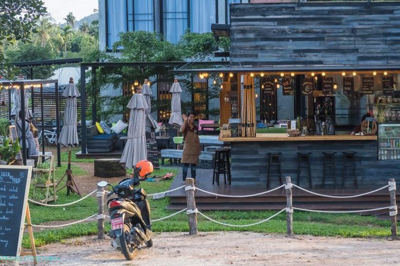 Semeno na kŕmenie na Phangane - vegánska reštaurácia a šalátový bar