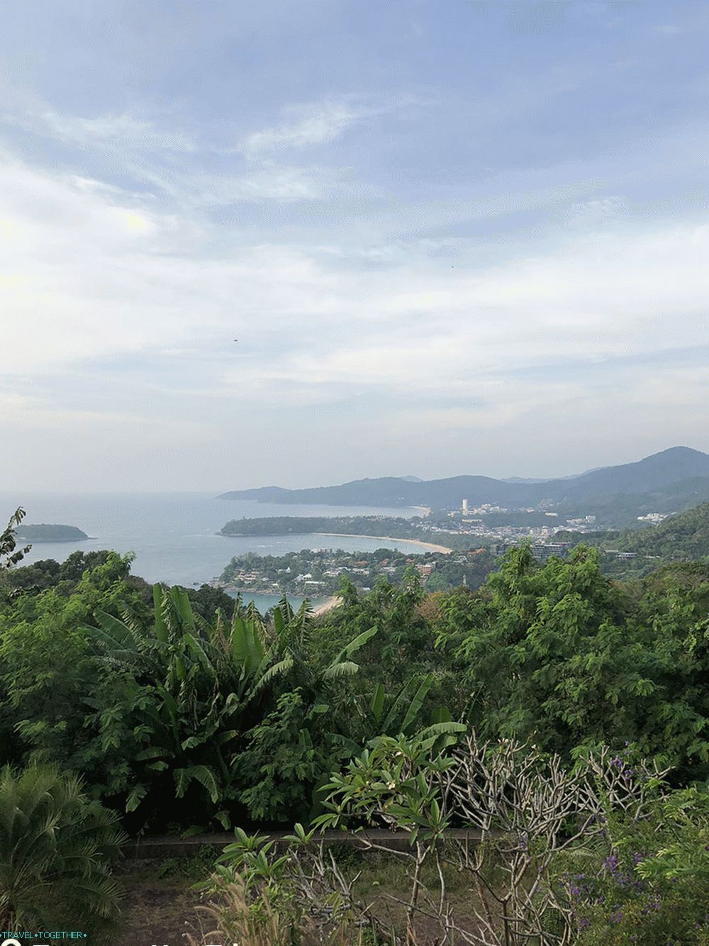 Pláž a vyhliadkové miesto ostrova Phuket