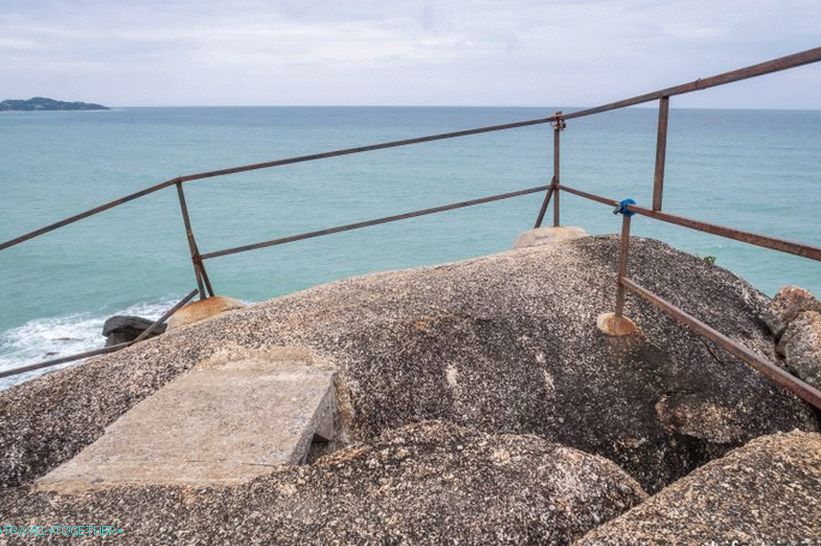 Babička a dedko Rocks na Samui - vyhliadková plošina a člen z kameňa
