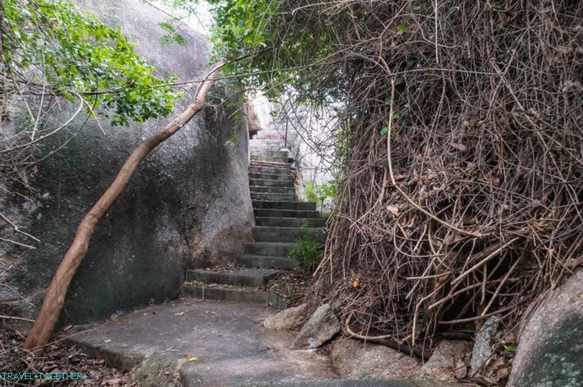 Babička a dedko Rocks na Samui - vyhliadková plošina a člen z kameňa