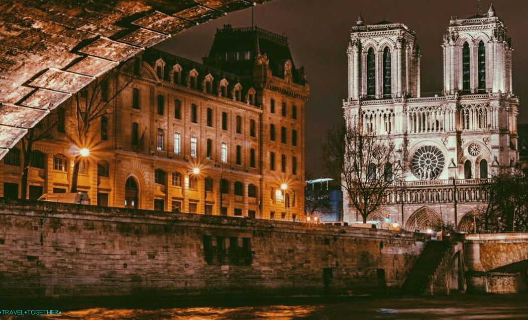 Notre Dame de Paris - pohľad z Seiny