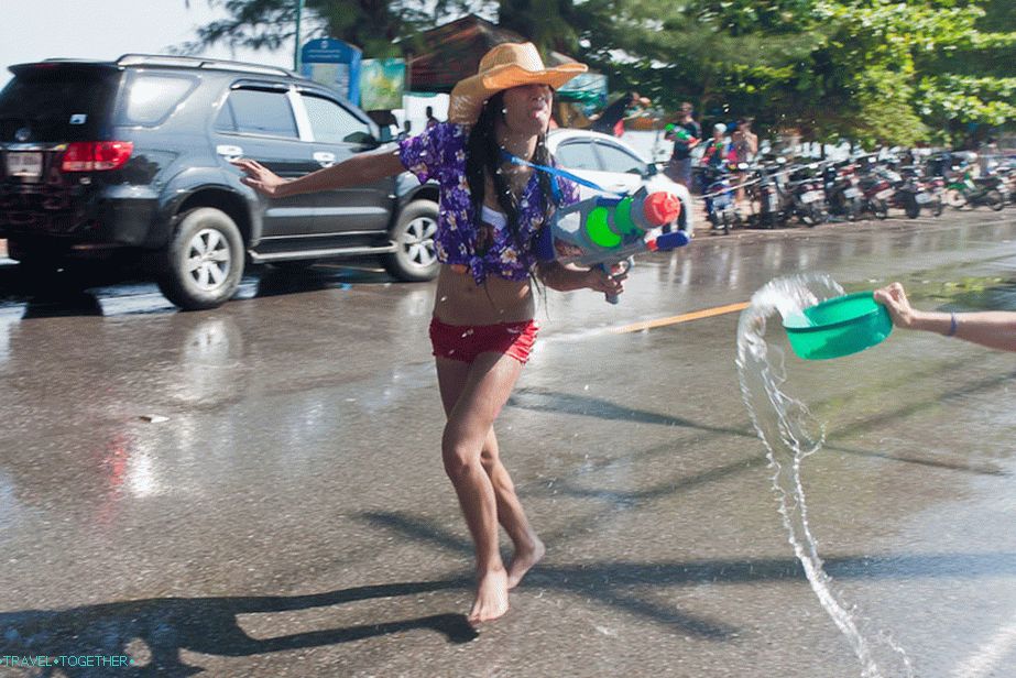 Ladyboy oslavuje naplno!