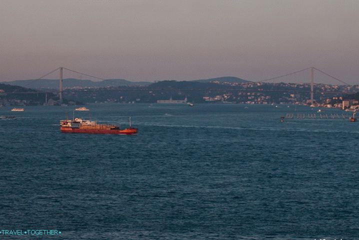 Západ slnka na Bospore. Istanbul.