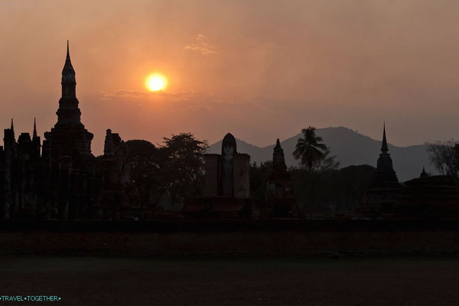 Wat Mahathat pri západe slnka
