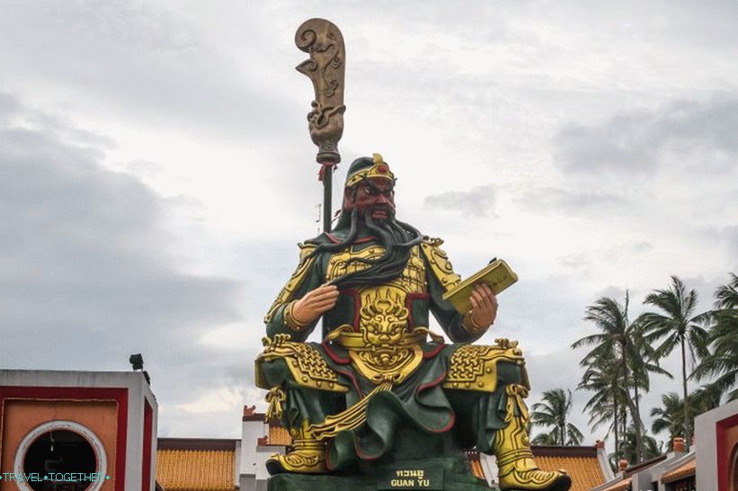 Boh s červenými tvárami Guan Yu, je to Guan Di
