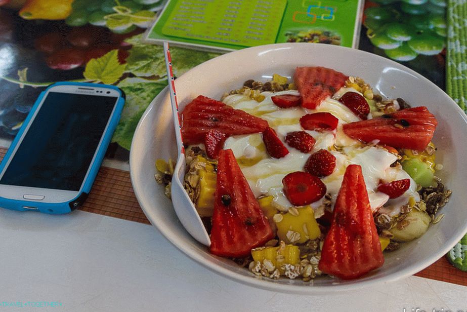 Ovocný šalát s müsli