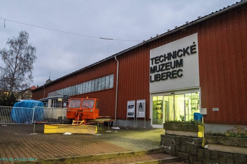 Technické múzeum v Liberci - staré autá a lokomotívy