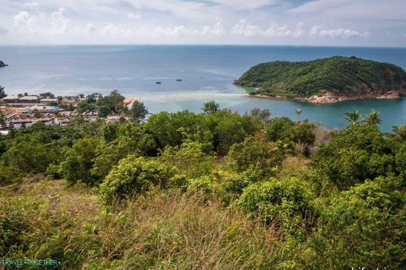 Pohľad na pláž Mae Haad a Isthmus