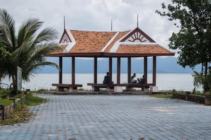 Thong Sala - prístav a najväčšia osada na Phangane