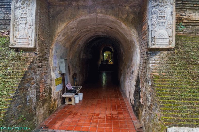 Chrám Wat Umong Tunnel (6)