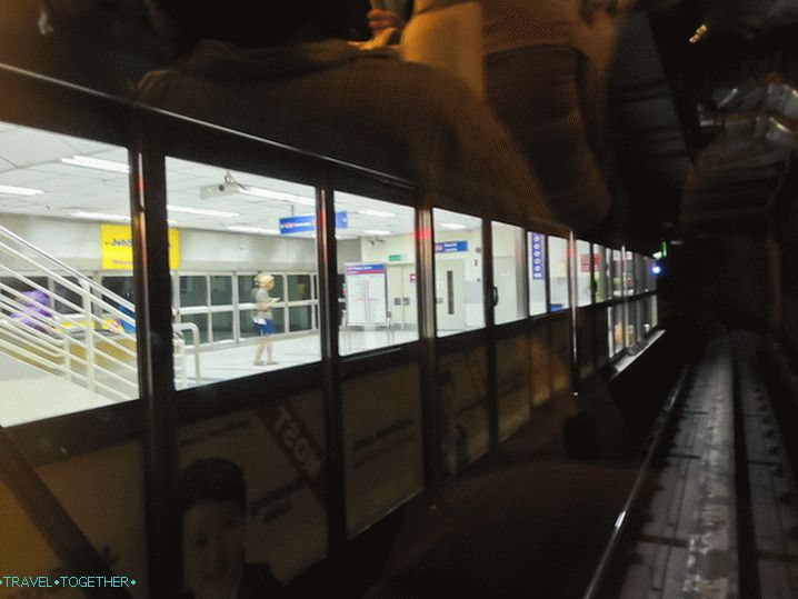 Stanica LRT, pohľad z vlaku