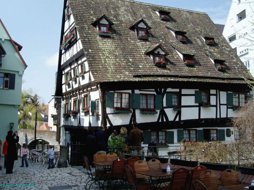 Zakrivený dom