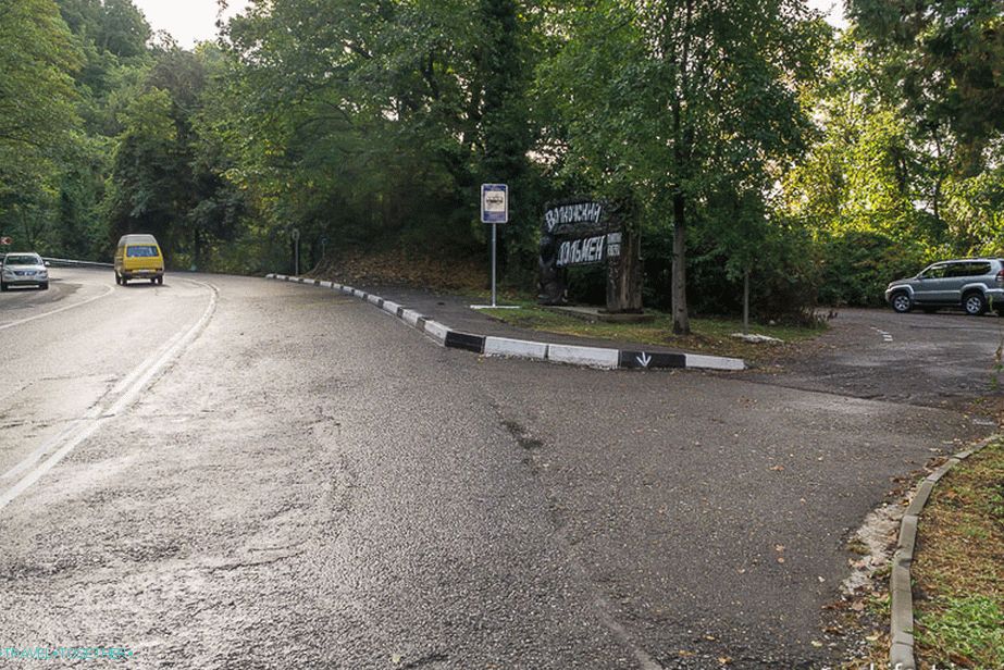 Parkovanie Volkonosky dolmen pri ceste