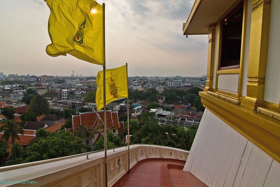 Výhľad na Bangkok na samom vrchu schodov