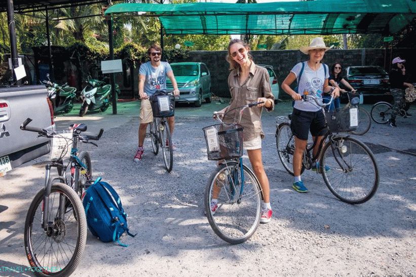 Vzali si bicykle, som hornatý, chlapci sú mesto