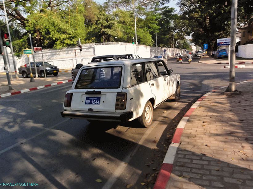 Vaz 2104 v Laose. Vientiane