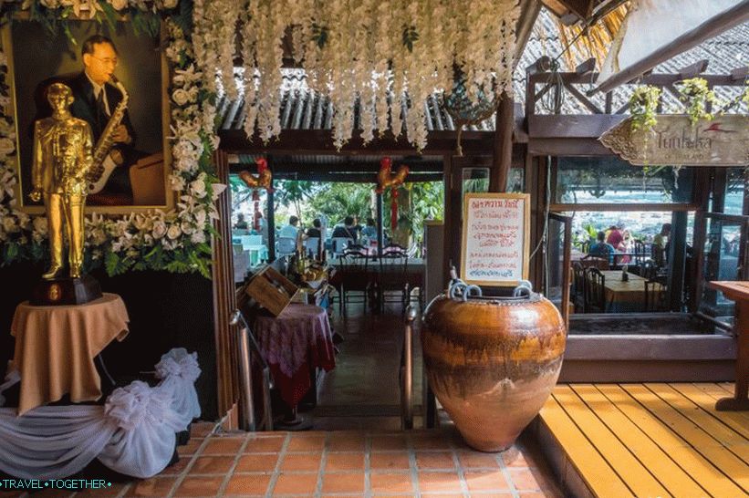 Vyhliadka Tunk Ka Cafe v Phukete - blízko vyhliadky na kopec Rang