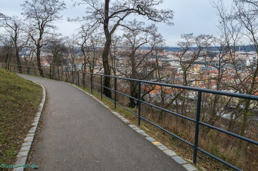 Vrch Vítkov v Prahe - park, pamätník a vyhliadková plošina