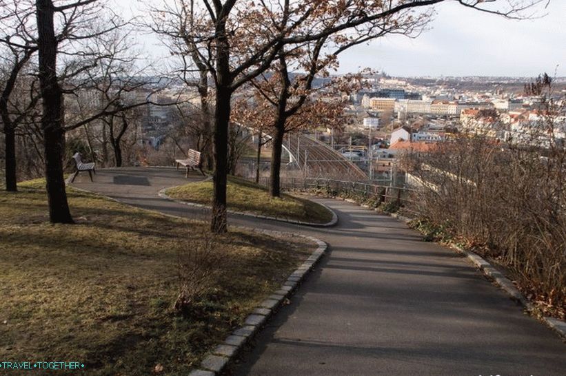 Vrch Vítkov v Prahe - park, pamätník a vyhliadková plošina