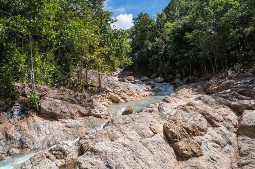 Vodopád Wang Sai na ostrove Phangan a nudný zábavný park