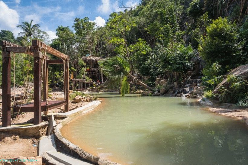 Vodopád Wang Sai na ostrove Phangan a nudný zábavný park