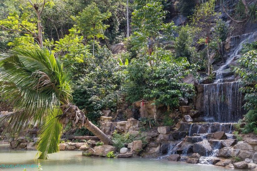 Vodopád Wang Sai na ostrove Phangan a nudný zábavný park