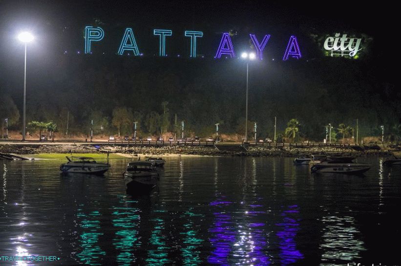 Pohľad na listy PATTAYA z móla na Bali Hai