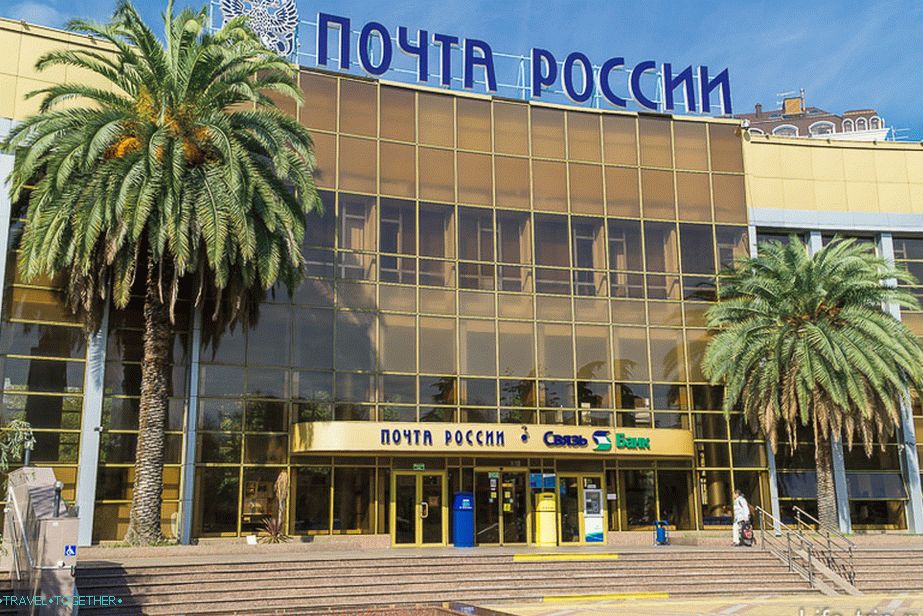 Ruská pošta a palmy vyzerajú dosť zvláštne spolu