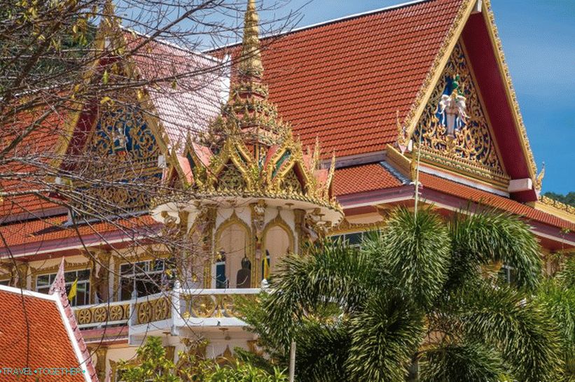 Wat Suwankiriket, Phuket - chrám Karon a nočný trh