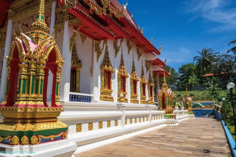 Wat Suwankiriket, Phuket - chrám Karon a nočný trh