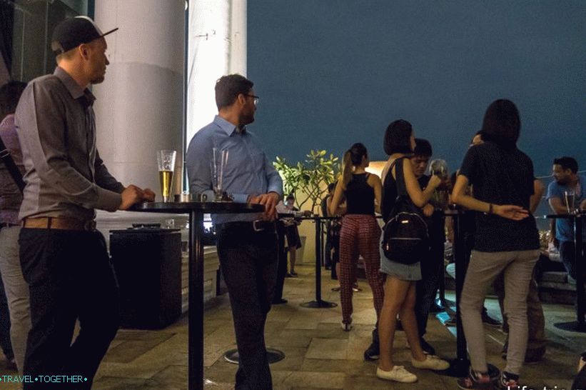 Slávny hotel Lebois, kde bakalárska strana natáčala film v Bangkoku - 63 poschodí